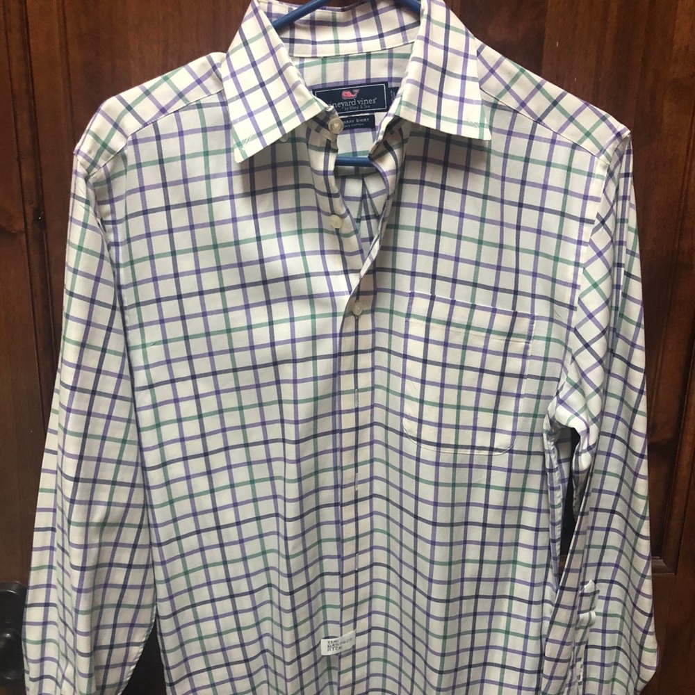 Vineyard Vines button down shirt